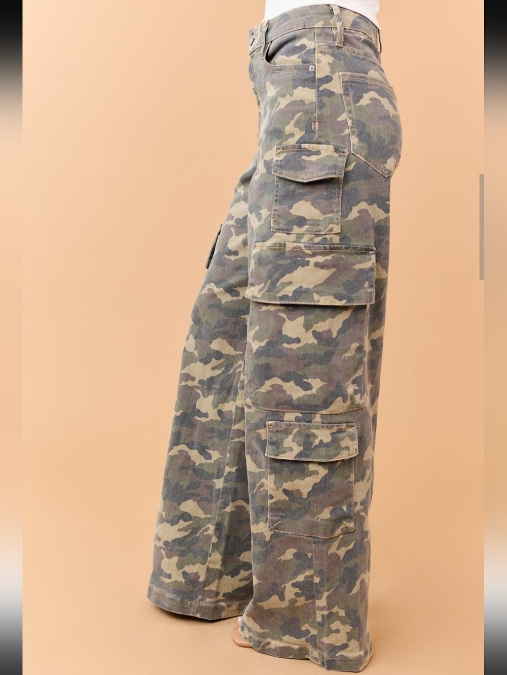 Hidden Premium Army Green Camo Wide Cargo Jeans Size 28 NWOT - Picture 3 of 11
